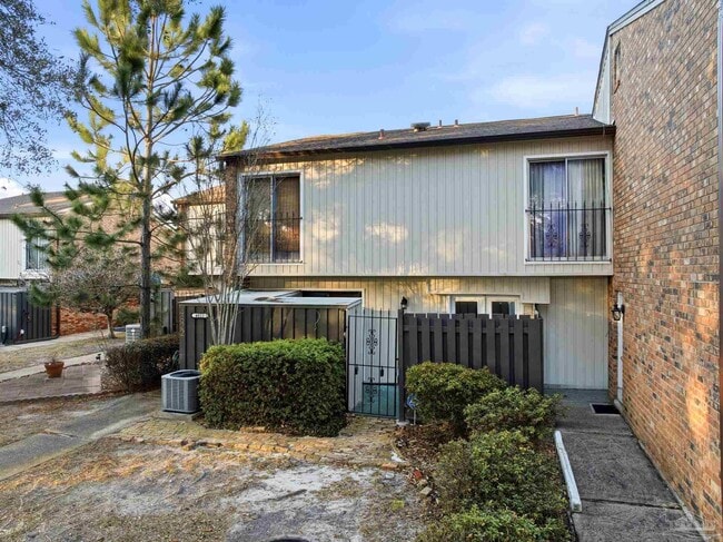 Building Photo - 4822 Huron Dr