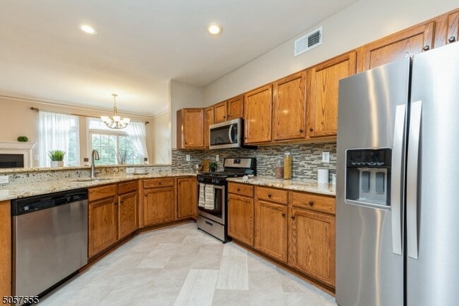 Building Photo - 27 Rolling Views Dr