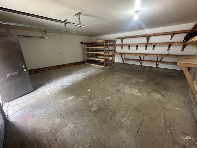Building Photo - North Campus OSU Single Family Home with 2...
