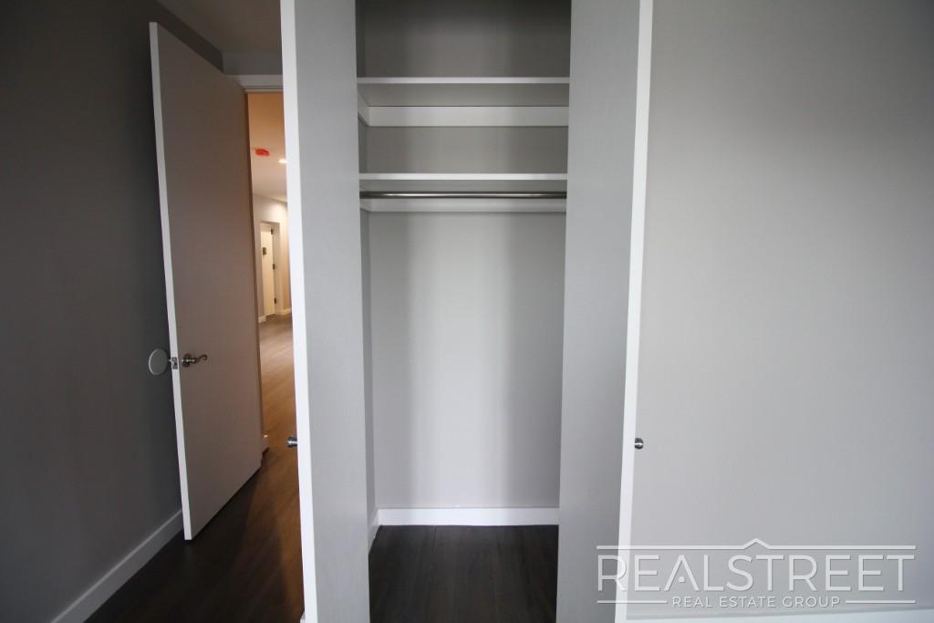 Building Photo - 2 BR in Crown Heights!