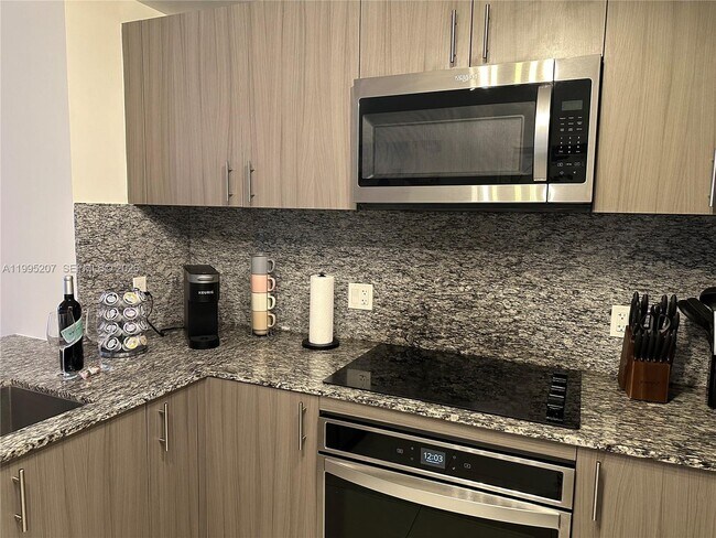 Building Photo - 5350 NW 84th Ave