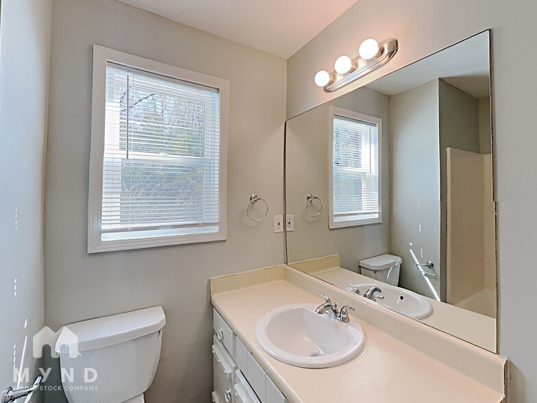 Building Photo - 5924 Sutton Dr