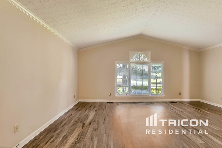 Building Photo - 1545 Glenfield Dr