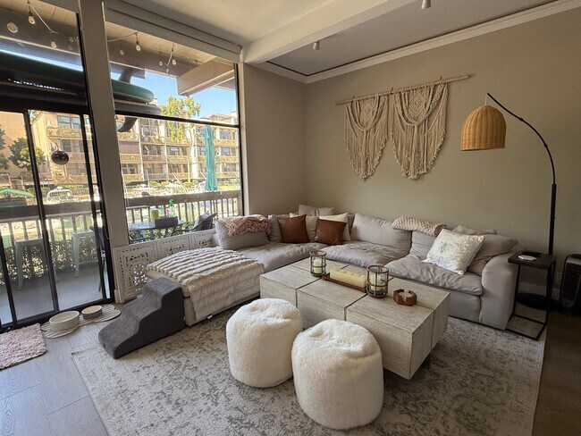 Building Photo - 9125 Marina Pacifica Dr