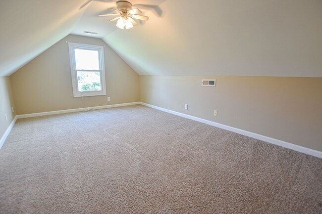 Building Photo - Pet Friendly Three Bedroom with Bonus!