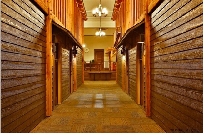 Building Photo - 34 William St