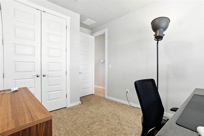 Building Photo - 2105 Suncup St