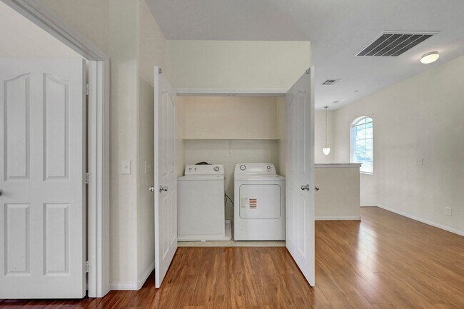 Building Photo - 8904 Nautilus Vista Ct