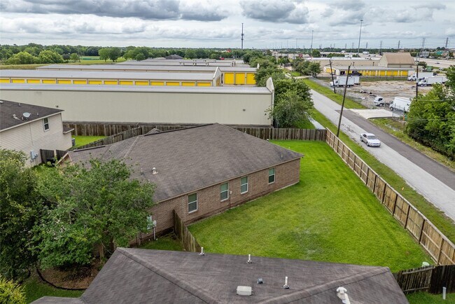 Building Photo - 8234 Hall View Dr