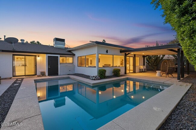 Building Photo - 8614 E Jackrabbit Rd