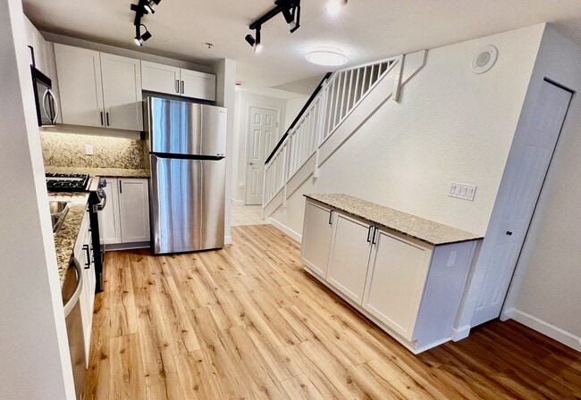 Building Photo - 1240 India St