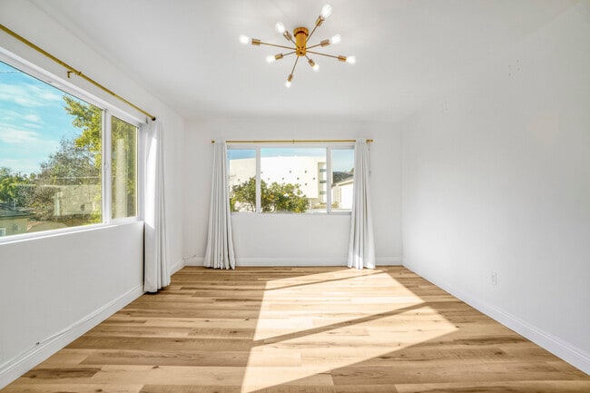 Building Photo - 1524 E Mariposa Ave