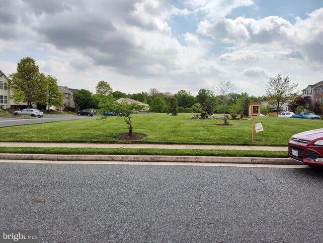 Building Photo - 5032 Finsbury Rd