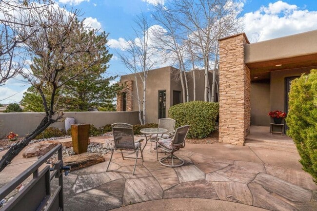 Building Photo - 13415 Pino Ridge Pl NE