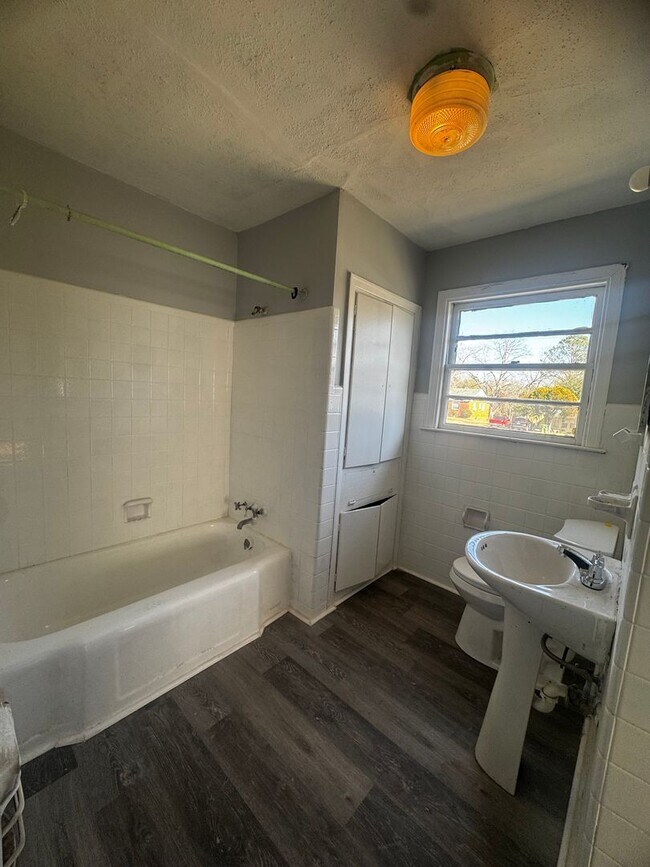 Building Photo - 3544 Southmont Dr