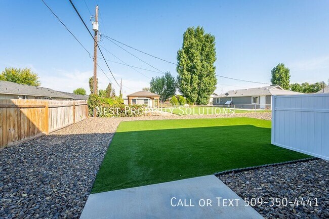 Building Photo - 1070 S Grand Dr