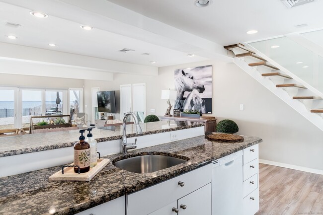 Building Photo - 1987 Fairfield Beach Rd