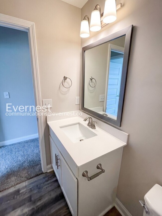 Building Photo - Limited Time Special Offer / 3 Bed/2.5 Bath Home with Garage / Pet-Friendly / Vouchers Accepted /...