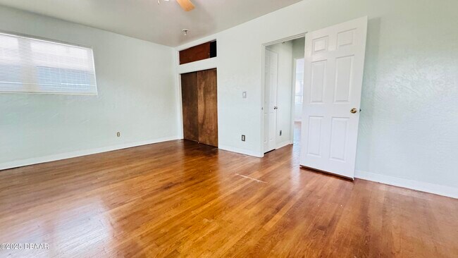 Building Photo - 607 Jessamine Blvd