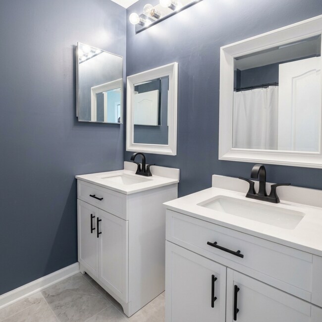Building Photo - 11159 Pond Fountain Ct