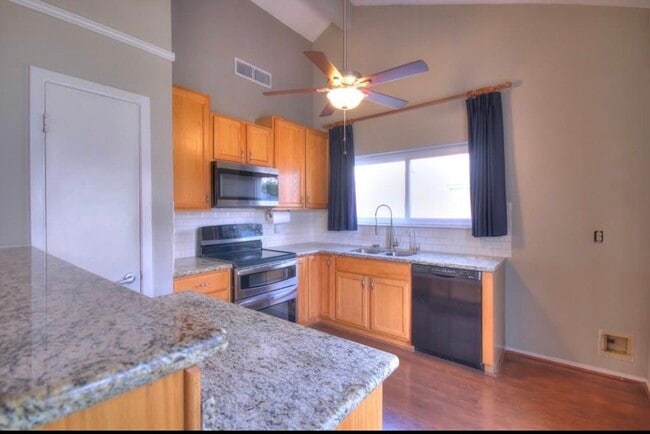 Building Photo - 3039 Becket St