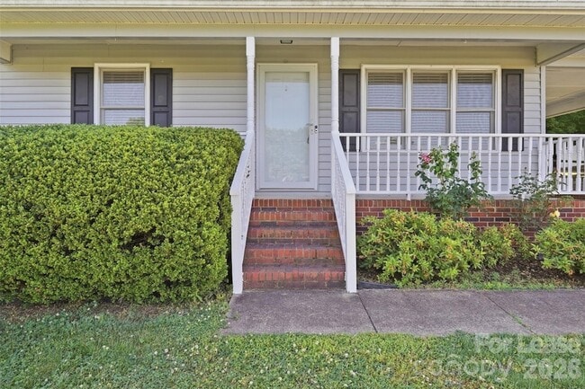 Building Photo - 1607 McFarland Dr