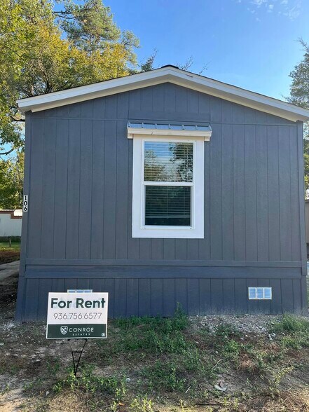 Primary Photo - 106 E Semands St