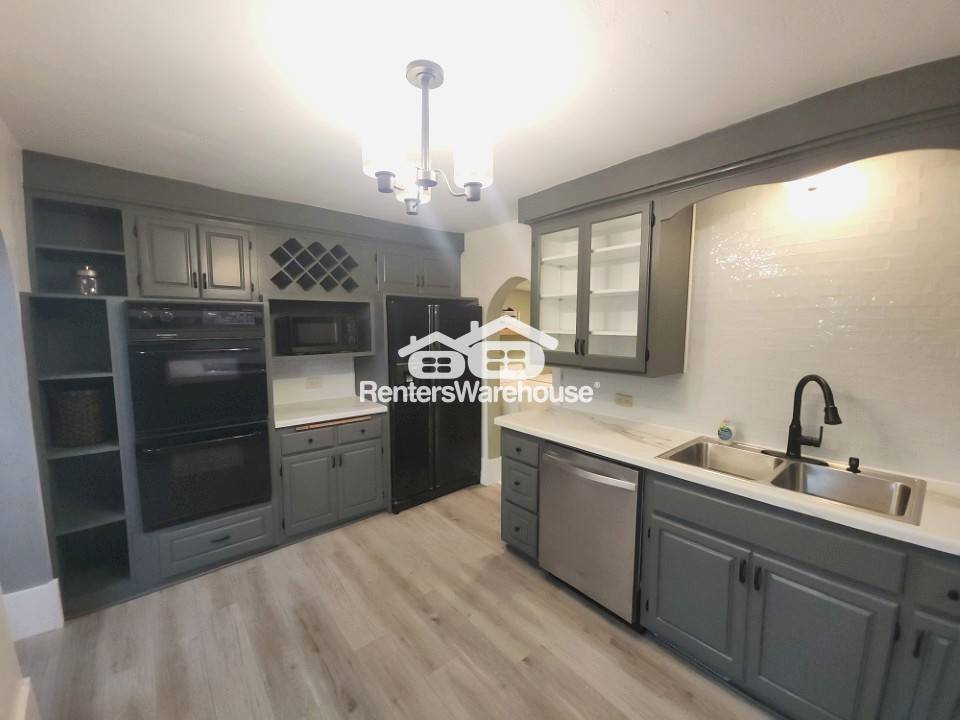 Building Photo - 1426 Douglas St