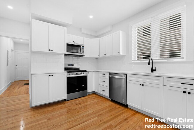 Building Photo - 79 Sydney St