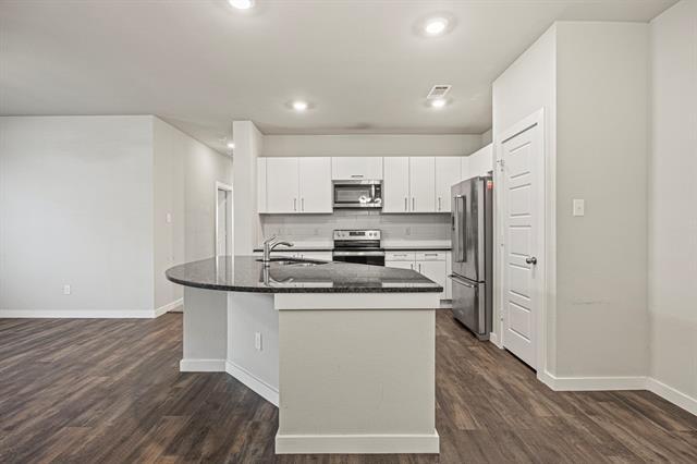 Building Photo - 617 Blackland dr