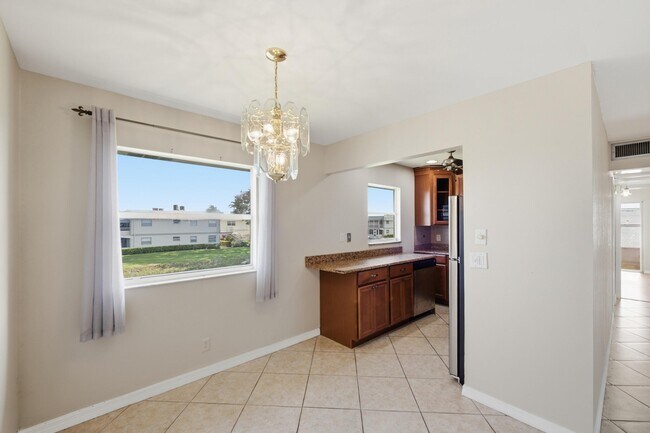 Building Photo - 384 Saxony Trail