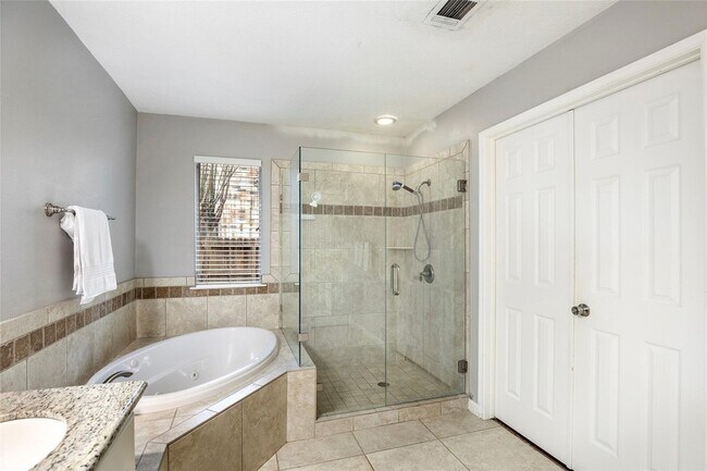 Building Photo - 98 S Village Knoll Cir