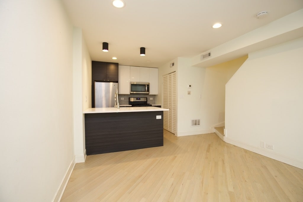 Building Photo - 843 W Grace St