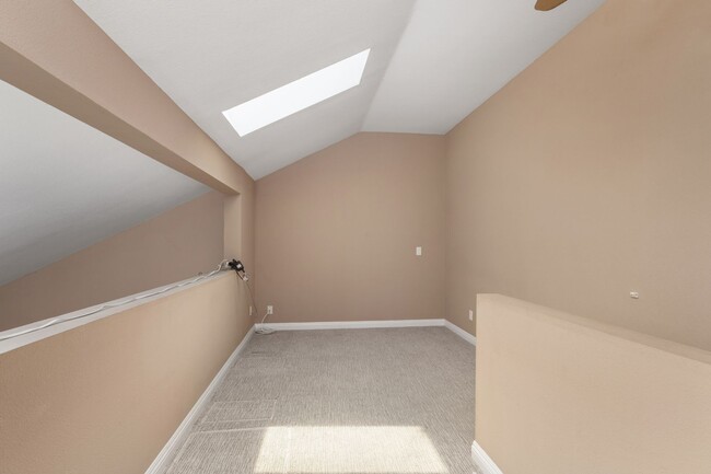 Building Photo - Spacious 2 Bedroom with Loft!