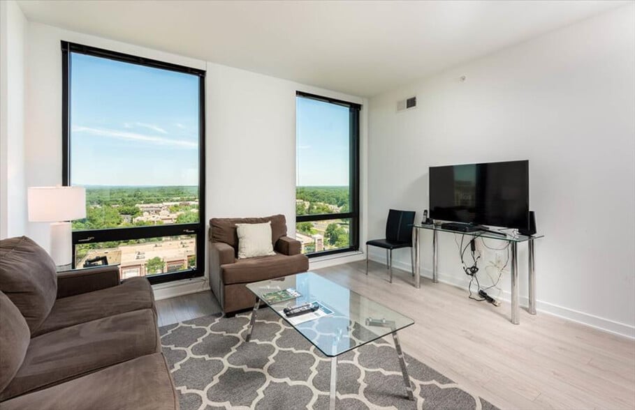 Building Photo - 11911 Freedom Dr