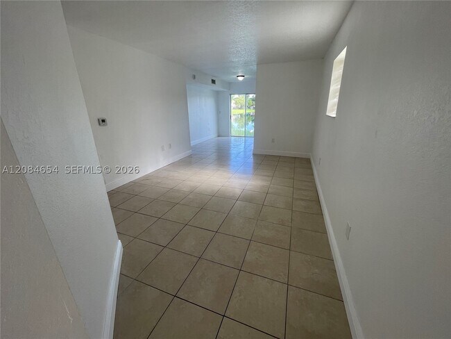 Building Photo - 1251 SE 31st Ct