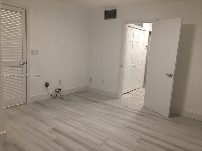 Building Photo - 2180 Brickell Ave