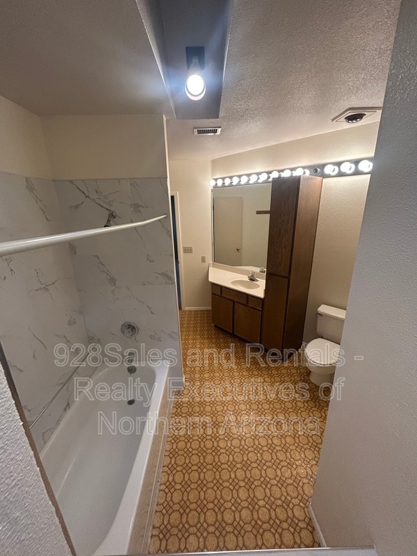 Building Photo - 4005 N Goodwin Cir
