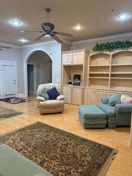 Building Photo - 1 Spring Hl