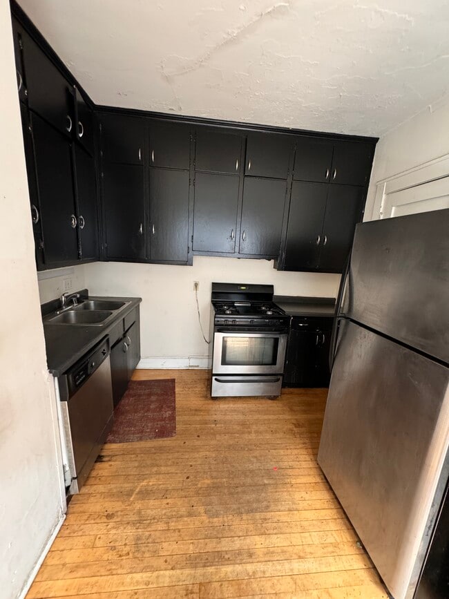 Unit 2 - 115 E Gorham St
