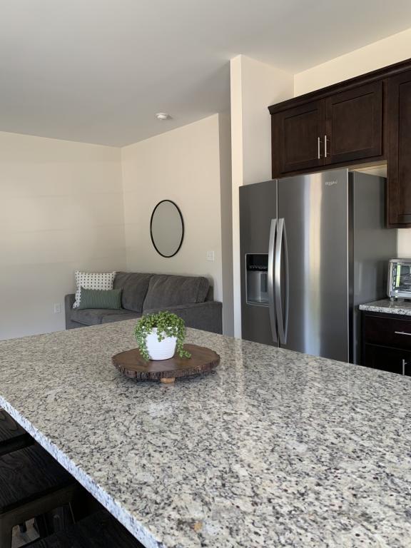 Building Photo - 239 Louise Ln