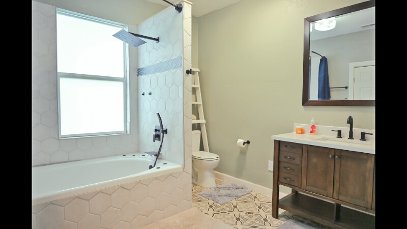 Building Photo - 511 Blades Ave