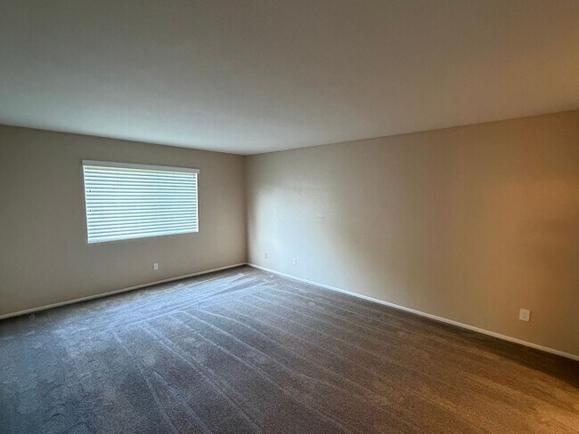 Building Photo - Spacious Condominium in Claremont School District! Ready for Immediate Move-in!!