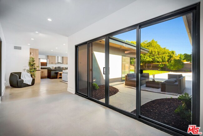 Building Photo - 6236 Sale Ave