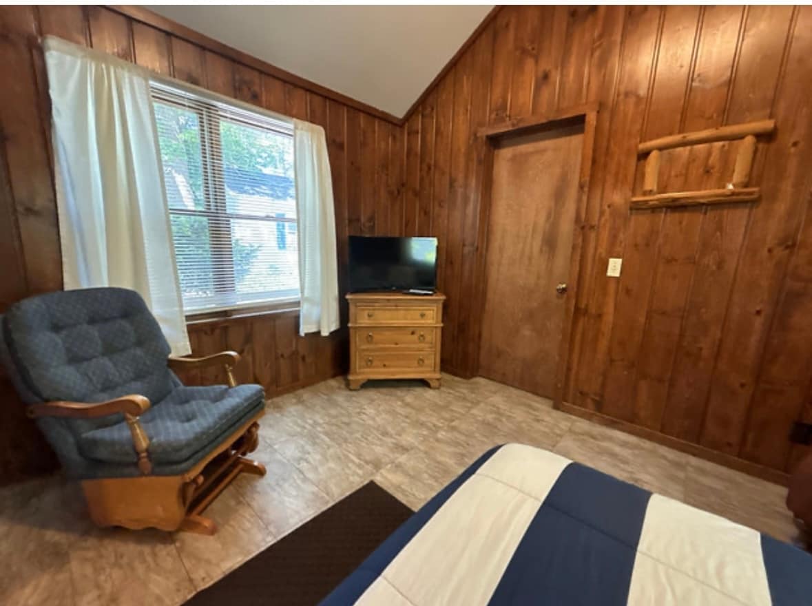Living space / bedroom 1 - 853 E Front St