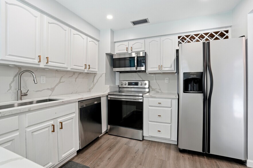 Building Photo - 4502 Parrot Ave