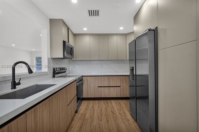 Building Photo - 8201 SW 42nd St