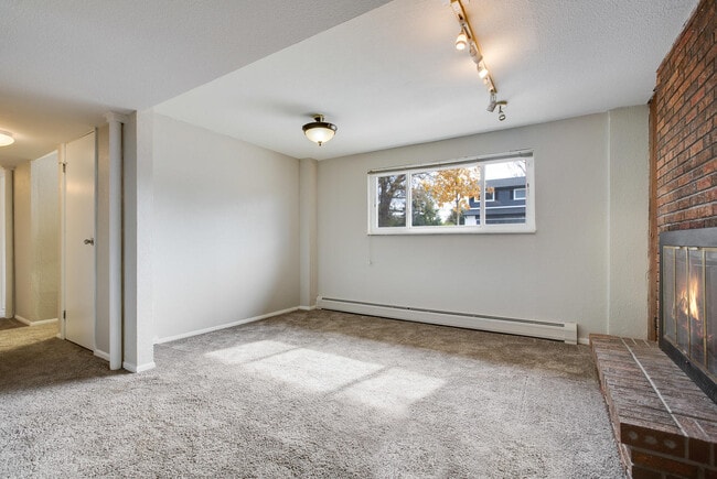 Building Photo - 6997 W Roxbury Ave