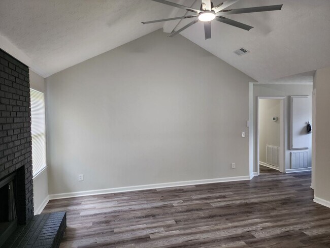 Building Photo - 3034 Lansing Ave