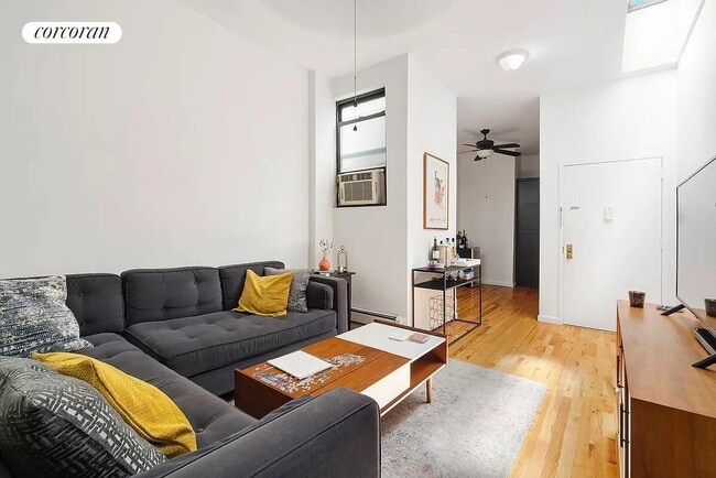 Primary Photo - 244 President St